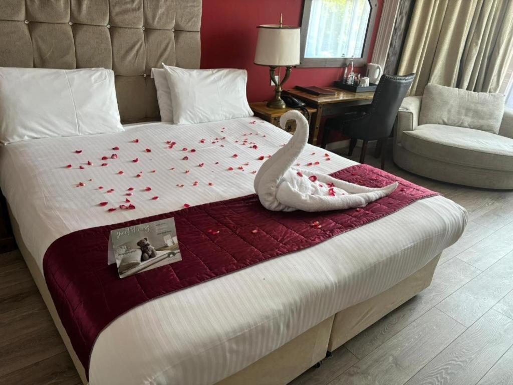 The Pearl Hotel Peterborough Extérieur photo
