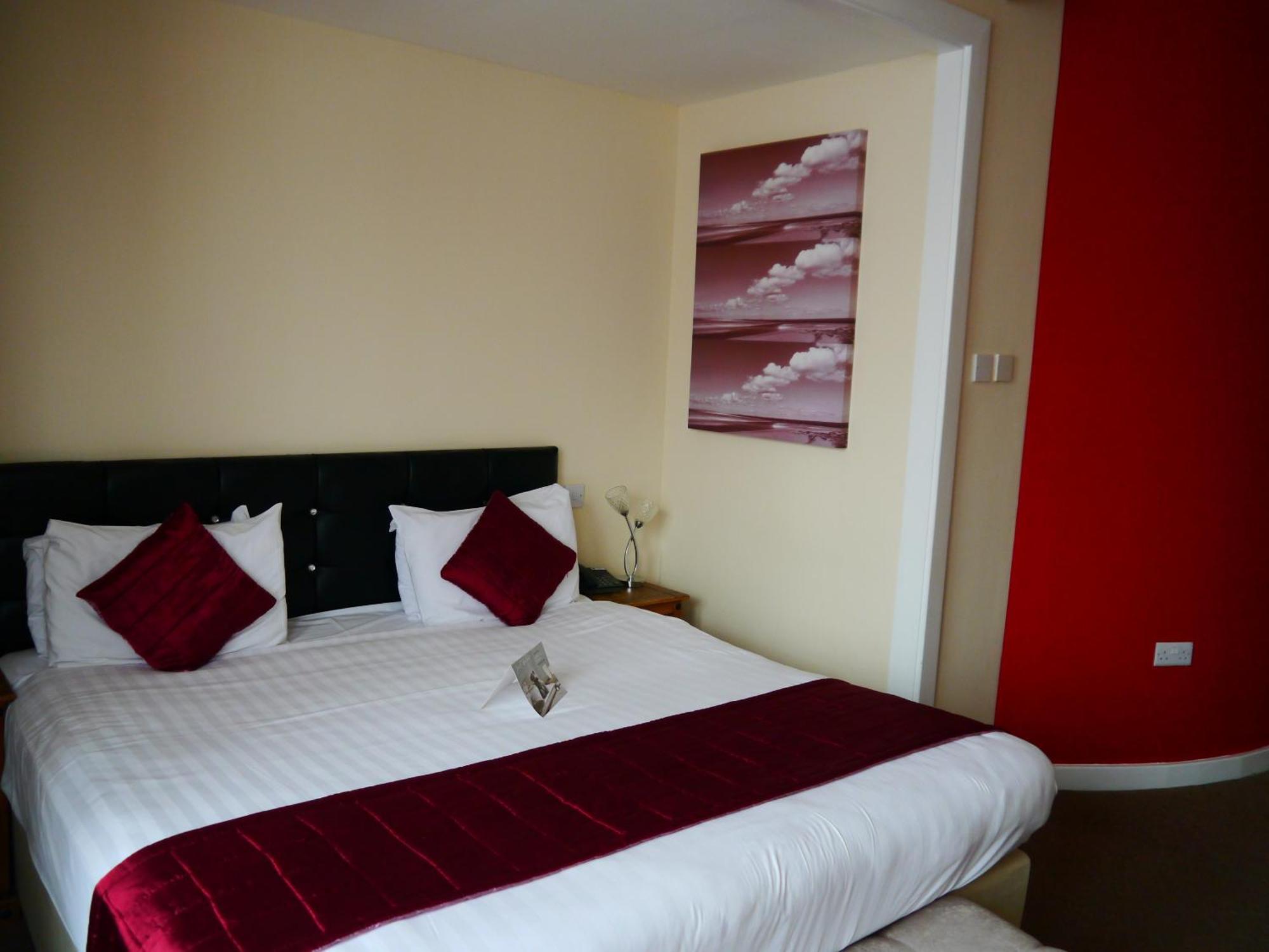The Pearl Hotel Peterborough Extérieur photo